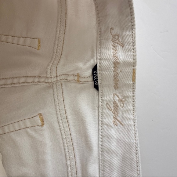 American Eagle Outfitters Stretch Women's off white Cream Distressed Jean Shorts - Picture 3 of 6